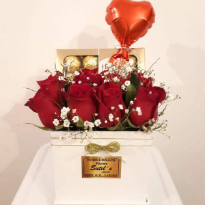 Box 12 rosas + ferrero