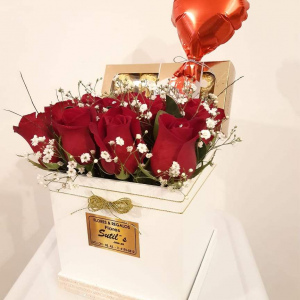 Box 12 rosas + ferrero