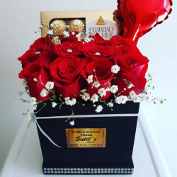 Box 12 rosas + ferrero